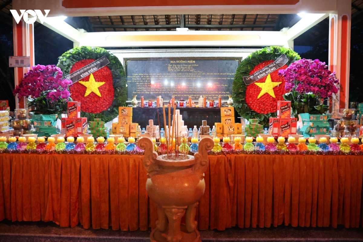 le vieng, truy dieu va an tang hai cot liet si tai cong vien le thi rieng hinh anh 12