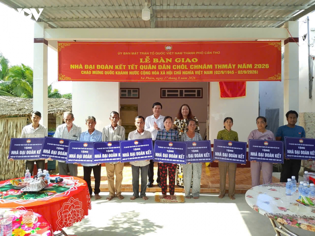 Dong bao khmer don le sen Don ta am ap niem vui hinh anh 1