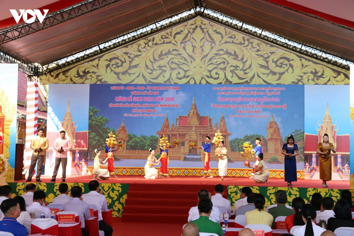 Dong bao khmer don le sen Don ta am ap niem vui hinh anh 3