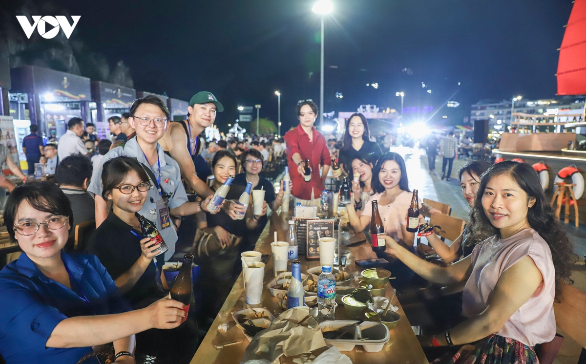 le hoi van hoa bi lan dau den quang ninh di san trong long di san hinh anh 4