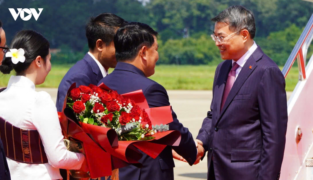 pm le minh hung begins official visit to laos picture 1
