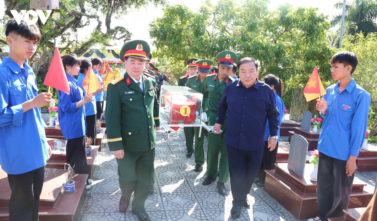 Truy điệu và an táng hài cốt liệt sĩ tại Sông Mã (Sơn La)