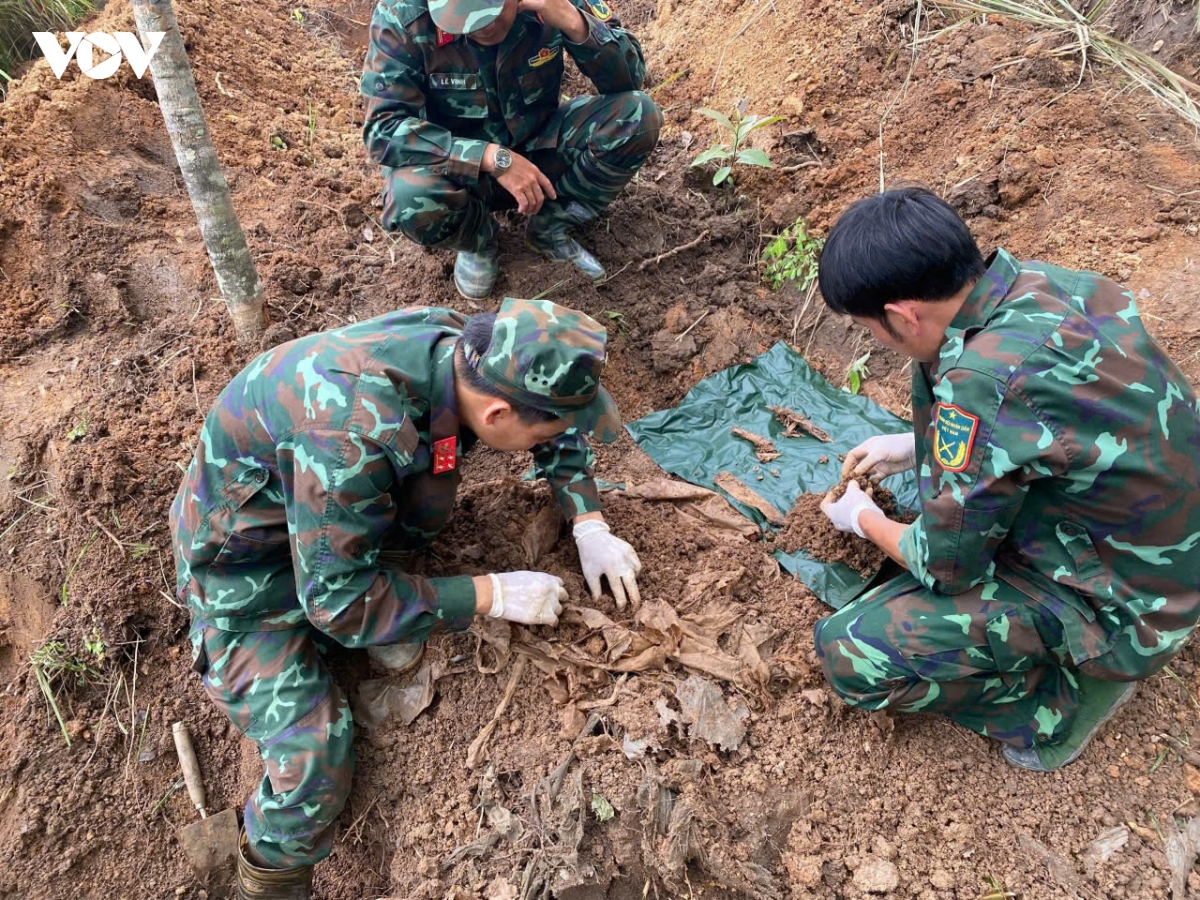 quang ngai tim kiem, quy tap 5 hai cot liet si tai xa Dak pek hinh anh 2