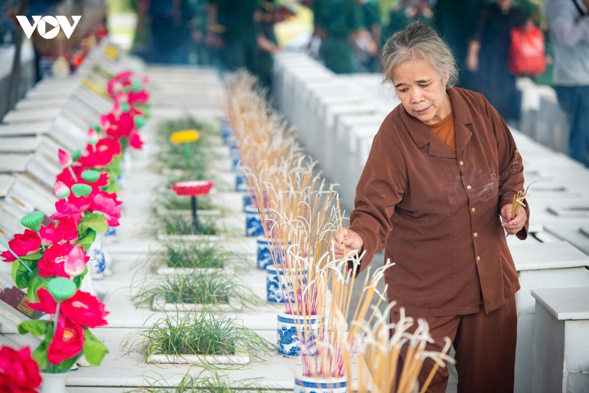 noi an nghi cua 93 hai cot liet si tai nghia trang liet si vi xuyen hinh anh 13