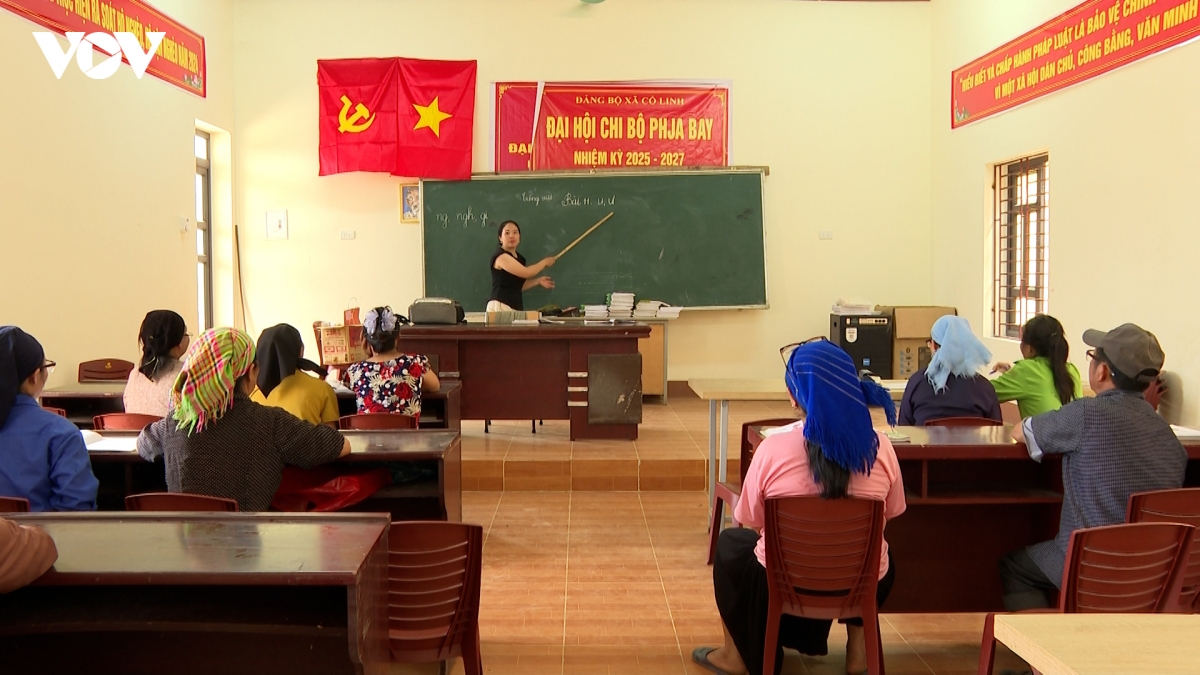 thai nguyen ho tro 2 trieu dong nguoi hoc hoan thanh giai doan xoa mu chu hinh anh 3