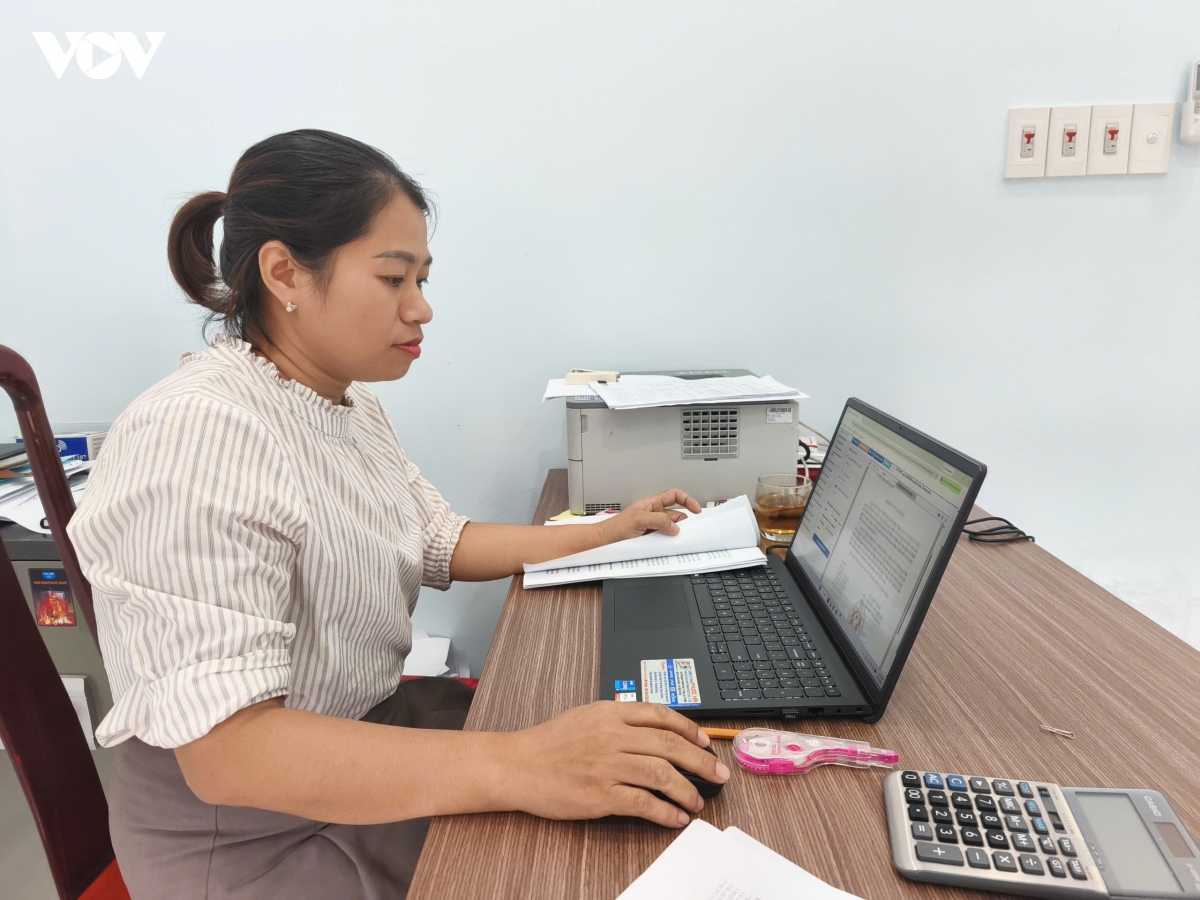 thieu can bo va loi giai cho ap luc cong viec o cap xa, phuong o Dak lak hinh anh 1
