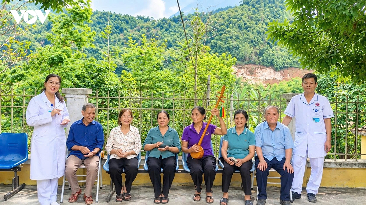 niem vui tu mo hinh y te 2 trong 1 cho nguoi cao tuoi hinh anh 4