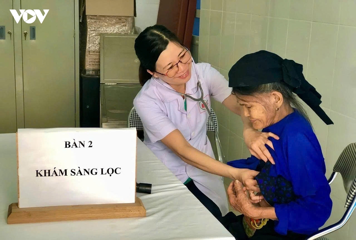 niem vui tu mo hinh y te 2 trong 1 cho nguoi cao tuoi hinh anh 7