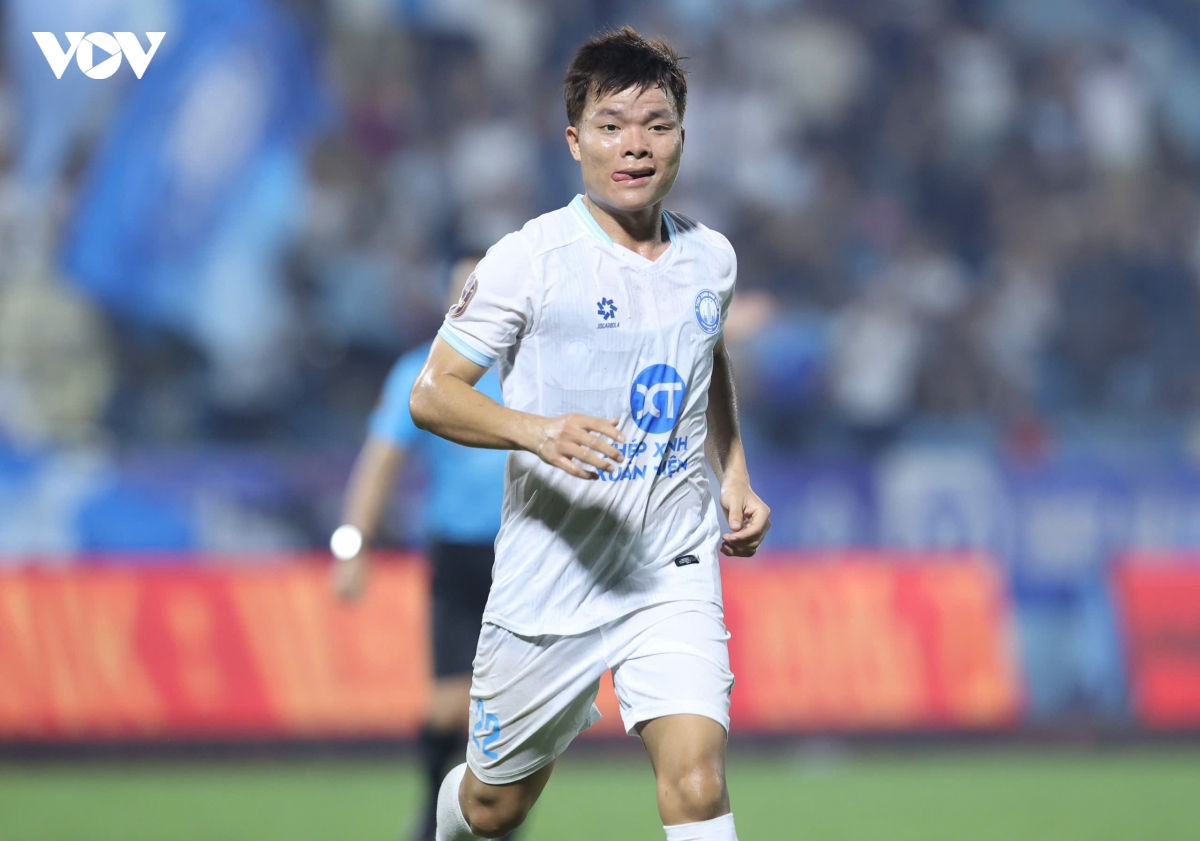 hoang Duc ben duyen ghi ban, ninh binh van chia diem voi nam Dinh hinh anh 8