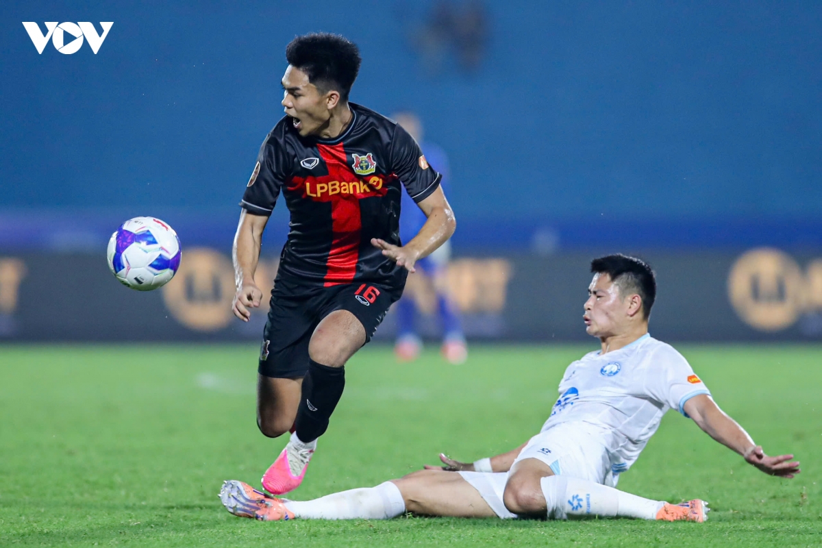 hoang Duc ben duyen ghi ban, ninh binh van chia diem voi nam Dinh hinh anh 12