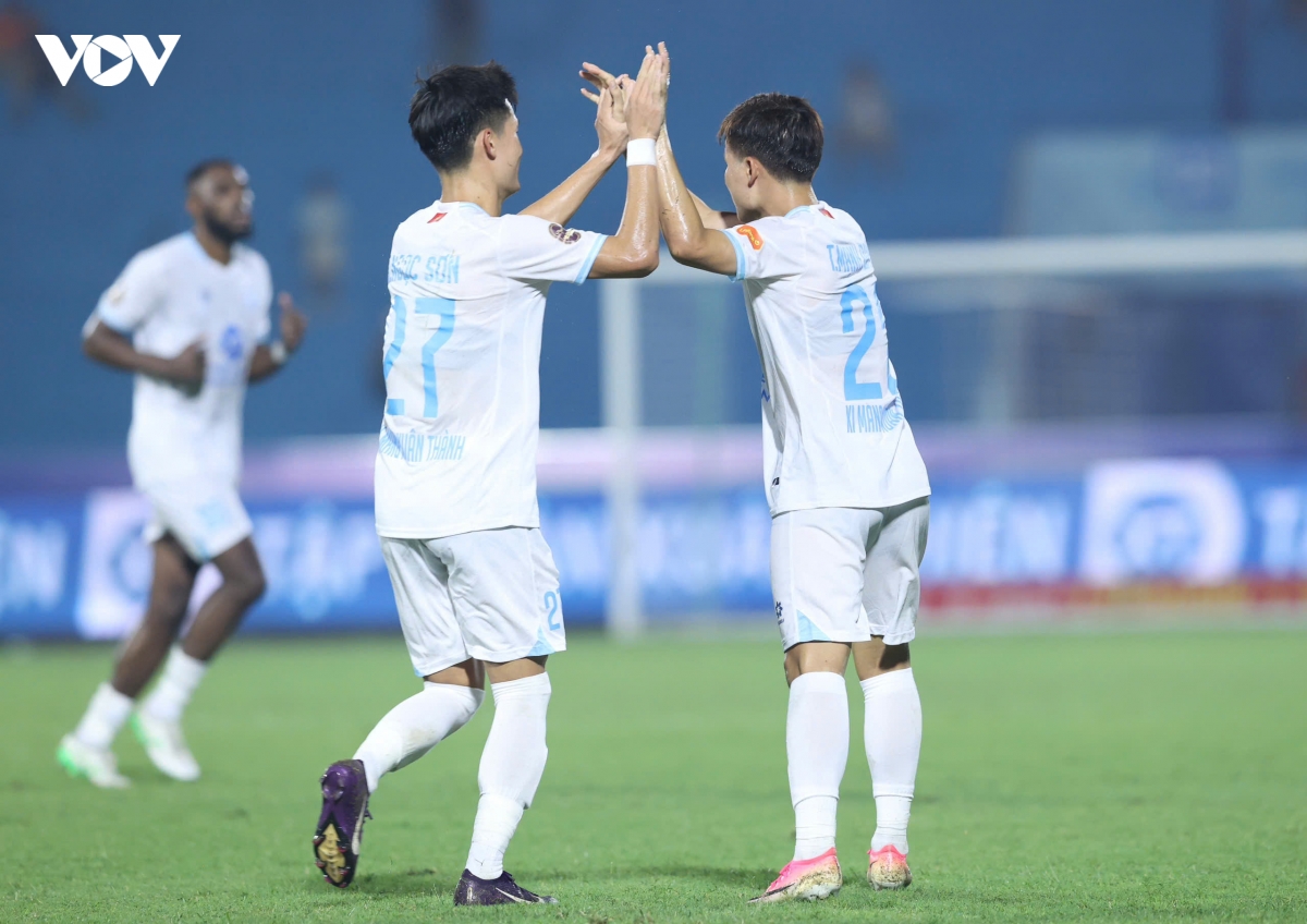 hoang Duc ben duyen ghi ban, ninh binh van chia diem voi nam Dinh hinh anh 9