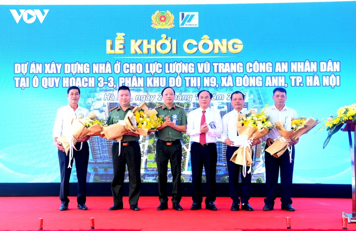 bo cong an khoi cong du an nha o cho luc luong vu trang o Dong anh, ha noi hinh anh 2