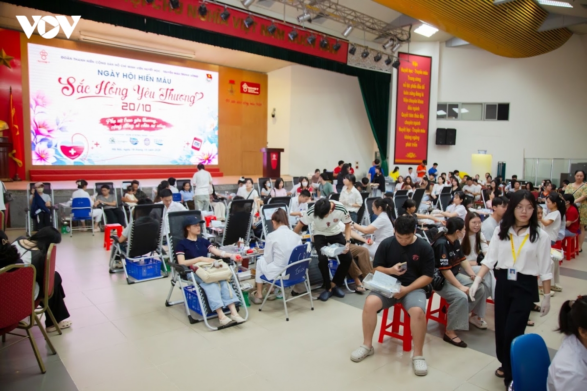 nhung nguoi me hien mau cuu nguoi, hien toc tang benh nhi ung thu hinh anh 1