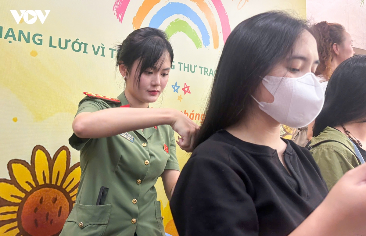 Những người mẹ hiến máu cứu người, hiến tóc tặng bệnh nhi ung thư