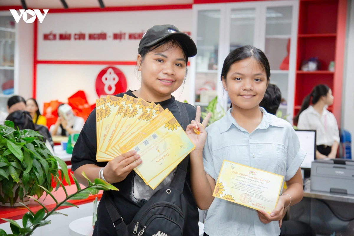 nhung nguoi me hien mau cuu nguoi, hien toc tang benh nhi ung thu hinh anh 2