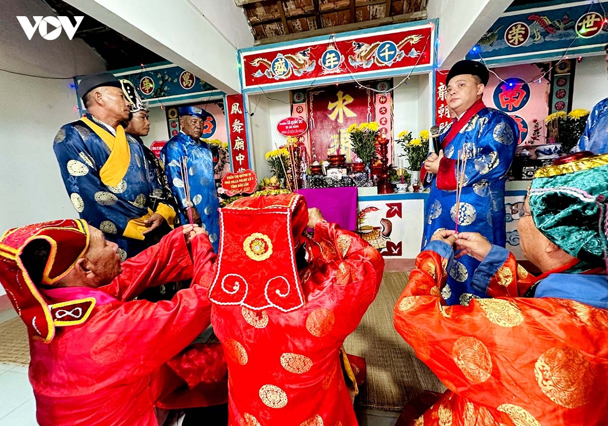 Dak lak bao ton di san ba lang Ong o lang lo gan voi phat trien du lich hinh anh 2