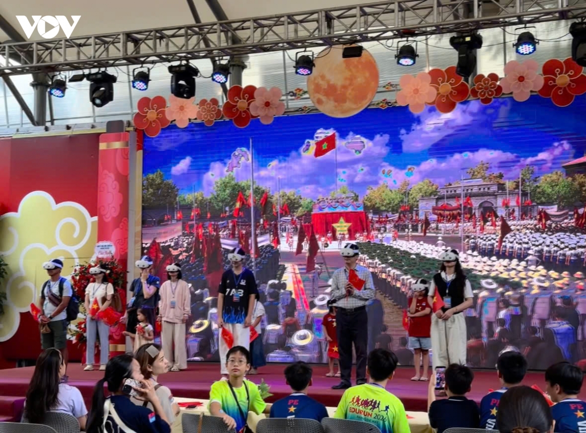 Deo kinh vr, song lai thoi khac bac ho doc tuyen ngon Doc lap hinh anh 1