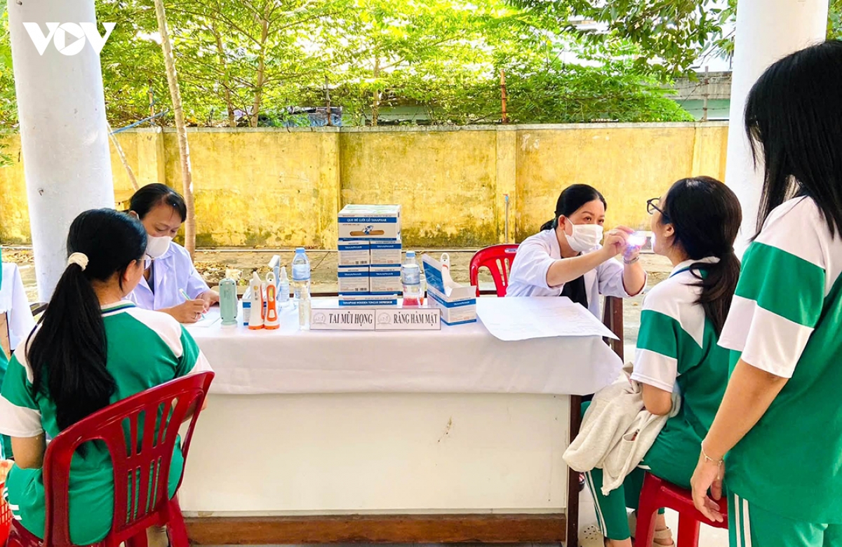 Da nang day manh kham suc khoe dinh ky cho hoc sinh hinh anh 1