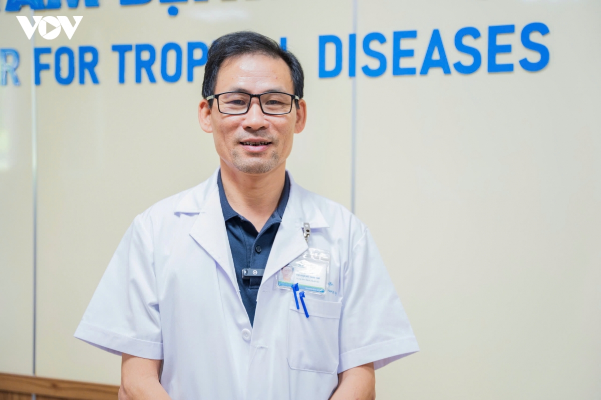 ben trong khu dieu tri cum, tay chan mieng khi hang chuc tre nhap vien moi ngay hinh anh 8