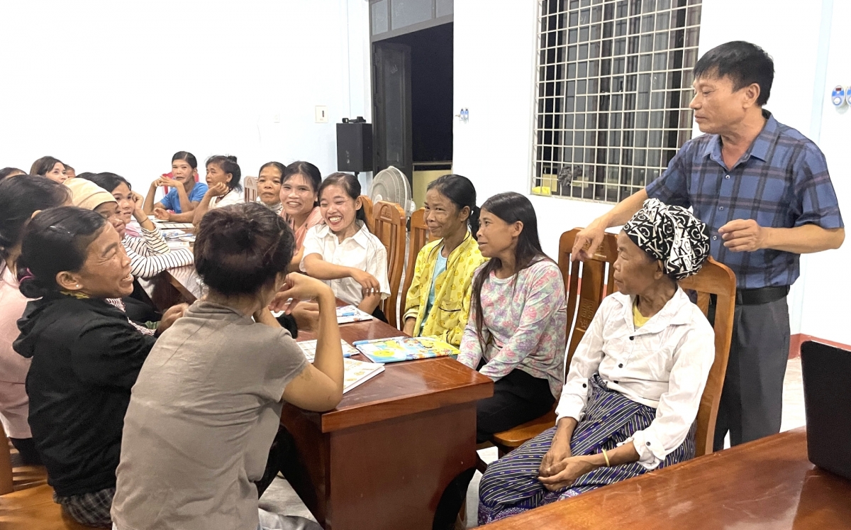 sang den lop hoc dem giua dai ngan, nguoi ma lieng quyet tim con chu hinh anh 7
