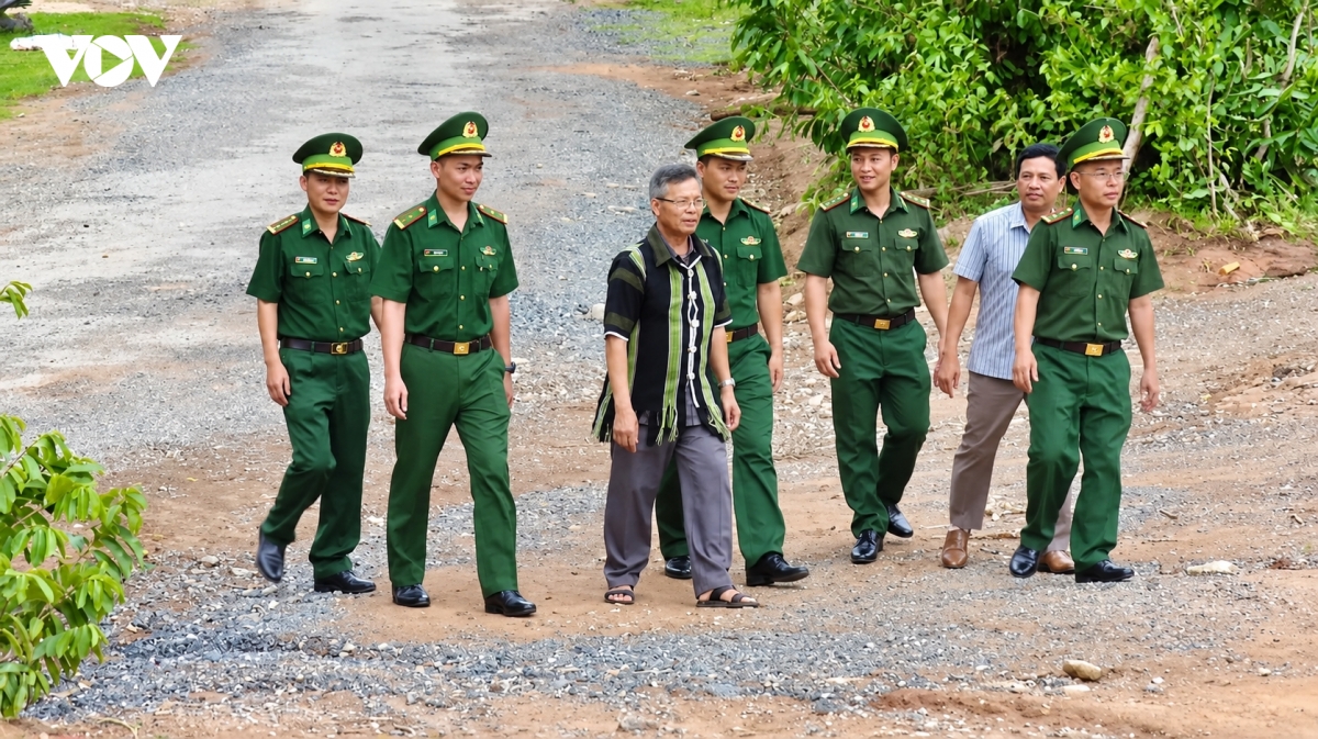phat huy vai tro gia lang, truong ban trong xay dung vung bien gioi vung manh hinh anh 5
