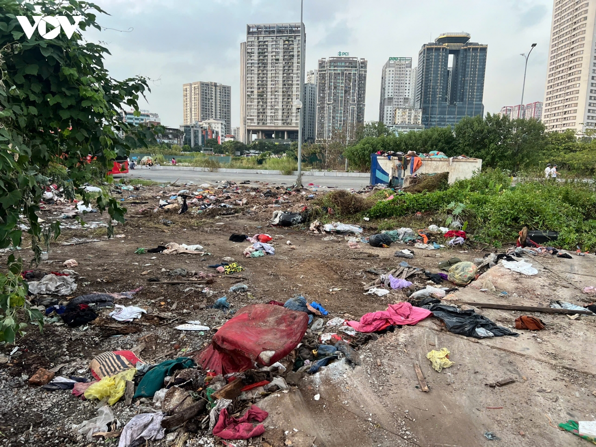 bai quan ao cu o tu liem dan duoc don sach hinh anh 2