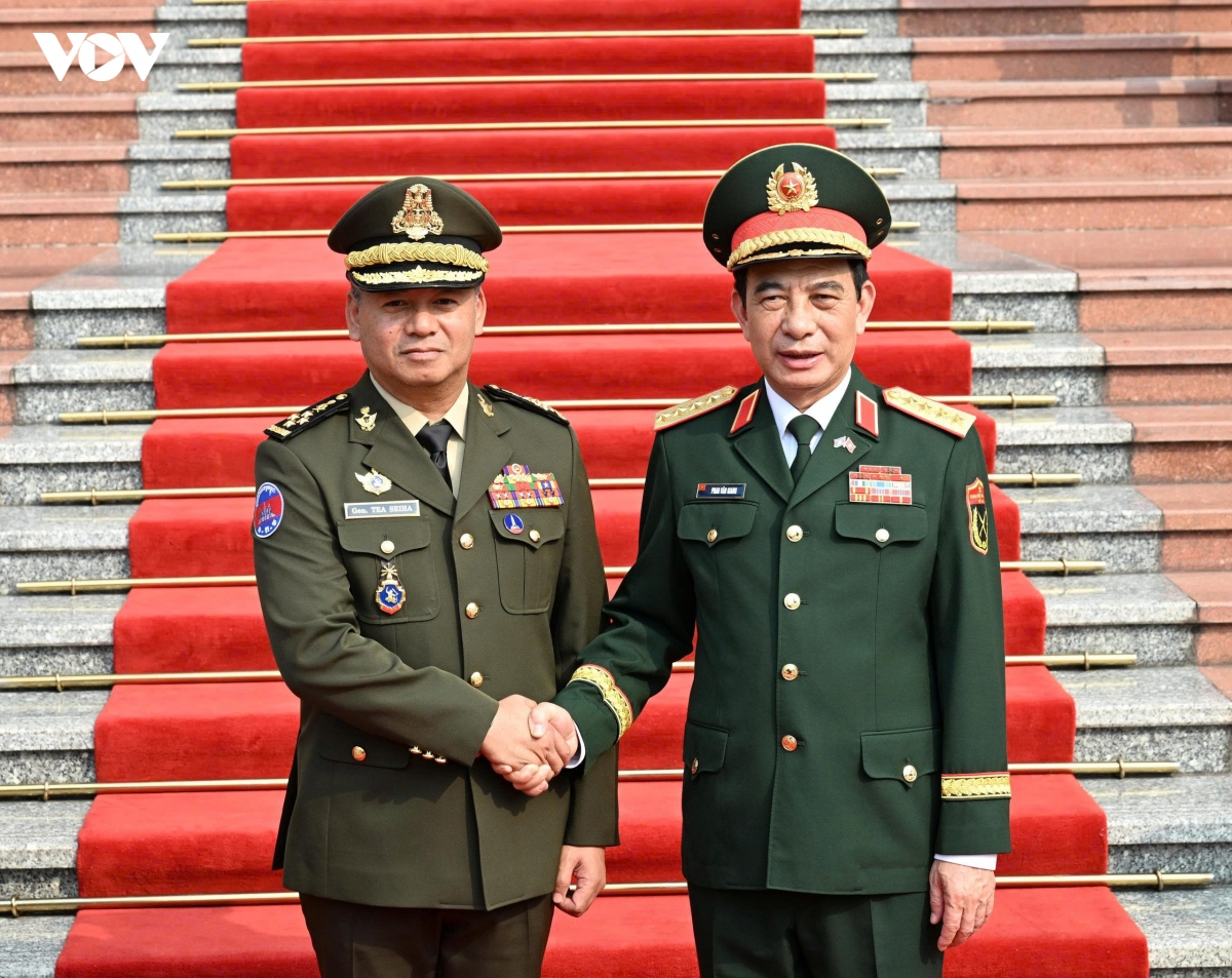 Dai tuong phan van giang hoi dam voi bo truong quoc phong campuchia hinh anh 1