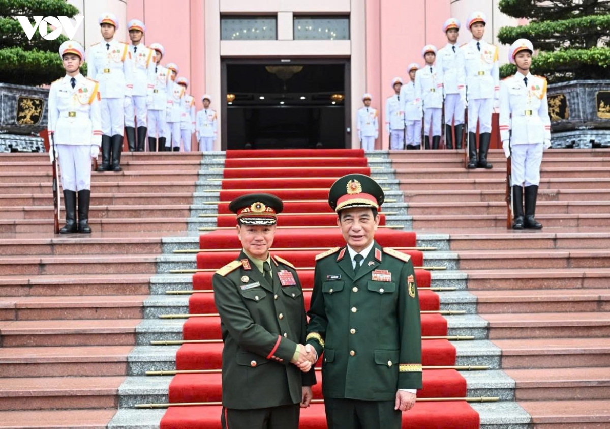 lao deputy pm s visit enhances defence cooperation with vietnam picture 1