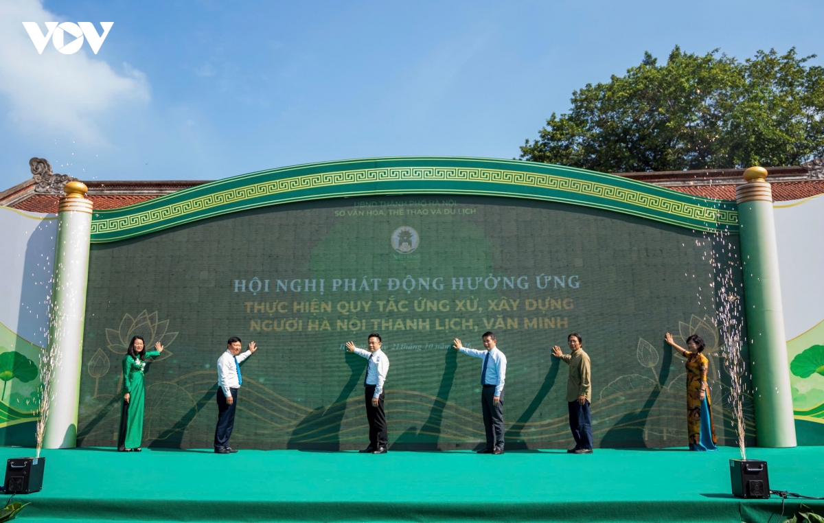 xay dung nguoi ha noi thanh lich, van minh phai tu nhung hanh dong cu the hinh anh 3