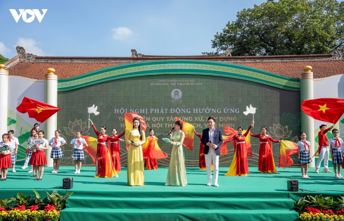 xay dung nguoi ha noi thanh lich, van minh phai tu nhung hanh dong cu the hinh anh 1