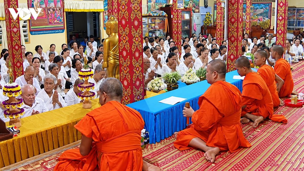 net dep trong tuc dat com vat mua sen Don ta cua dong bao khmer nam bo hinh anh 2