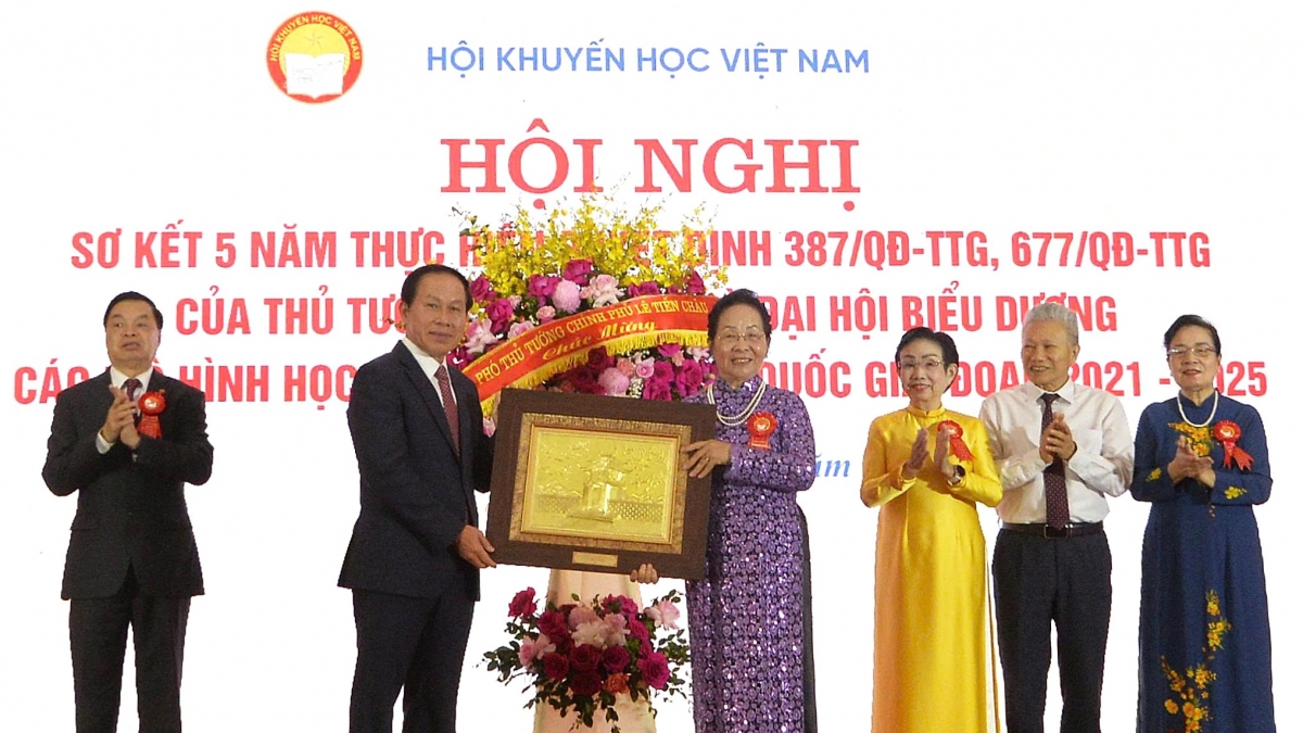 pho thu tuong le tien chau moi nguoi dan phai la chu the hoc tap suot doi hinh anh 3