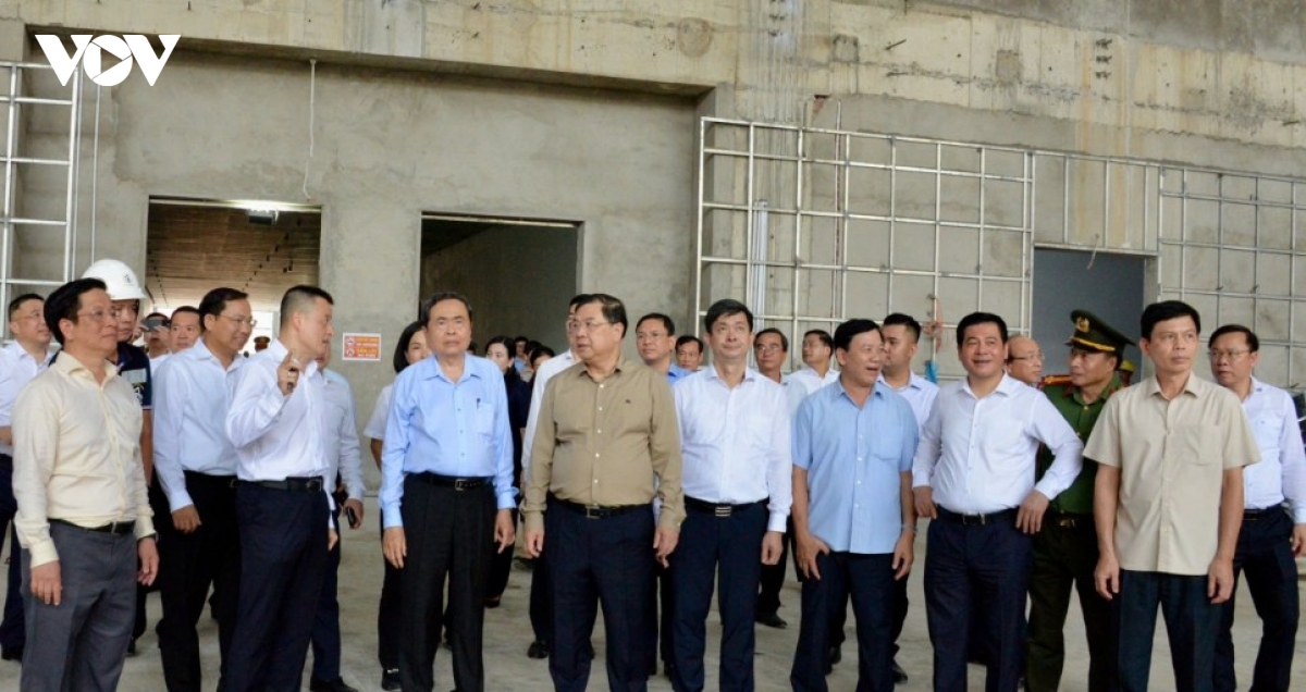 na president inspects progress of projects serving apec 2027 picture 11