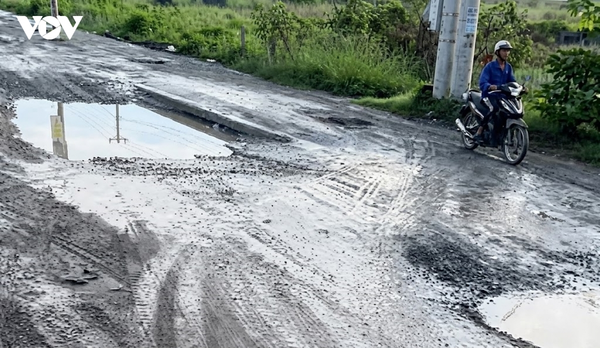 tay ninh khac phuc tam thoi hu hong tren duong Dt.823b hinh anh 2