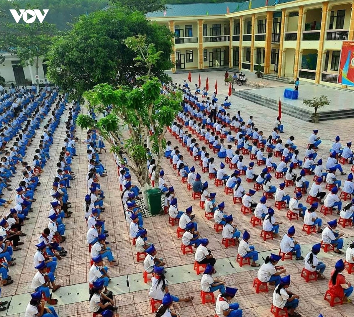hau het hoc sinh tieu hoc tai nghe an tro lai truong sau hon mot thang hinh anh 2