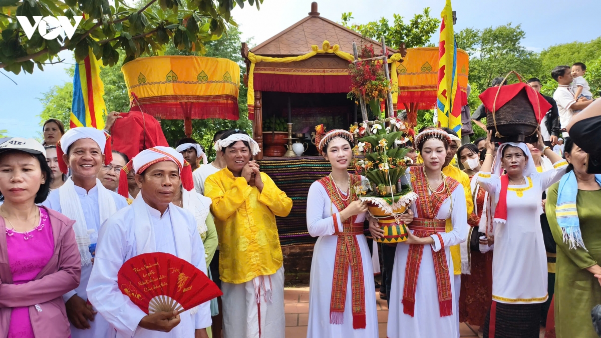 ron rang le hoi kate ben thap co po sah inu hinh anh 1