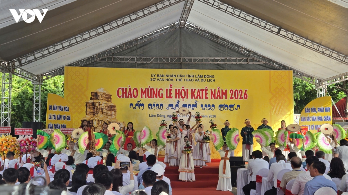 ron rang le hoi kate ben thap co po sah inu hinh anh 2