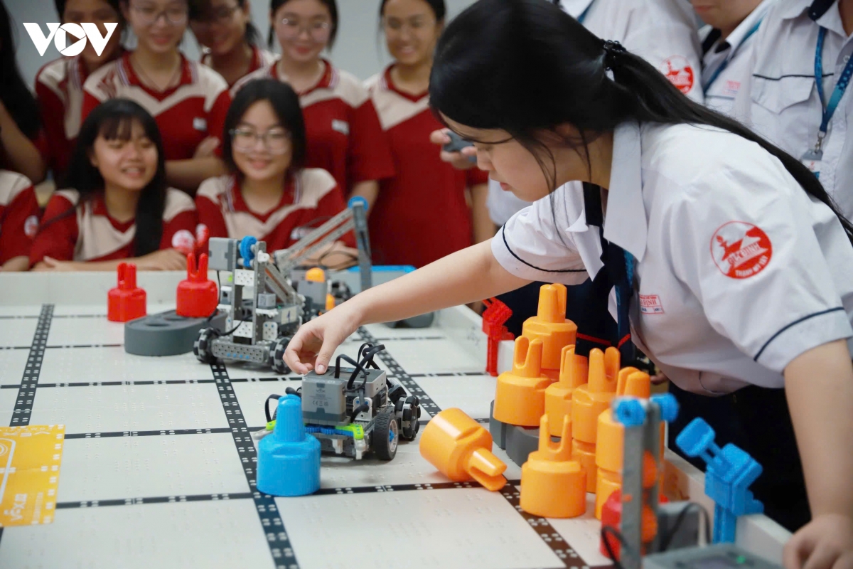 Học sinh TP.HCM trải nghiệm khoa học, sáng tạo qua giáo dục STEM