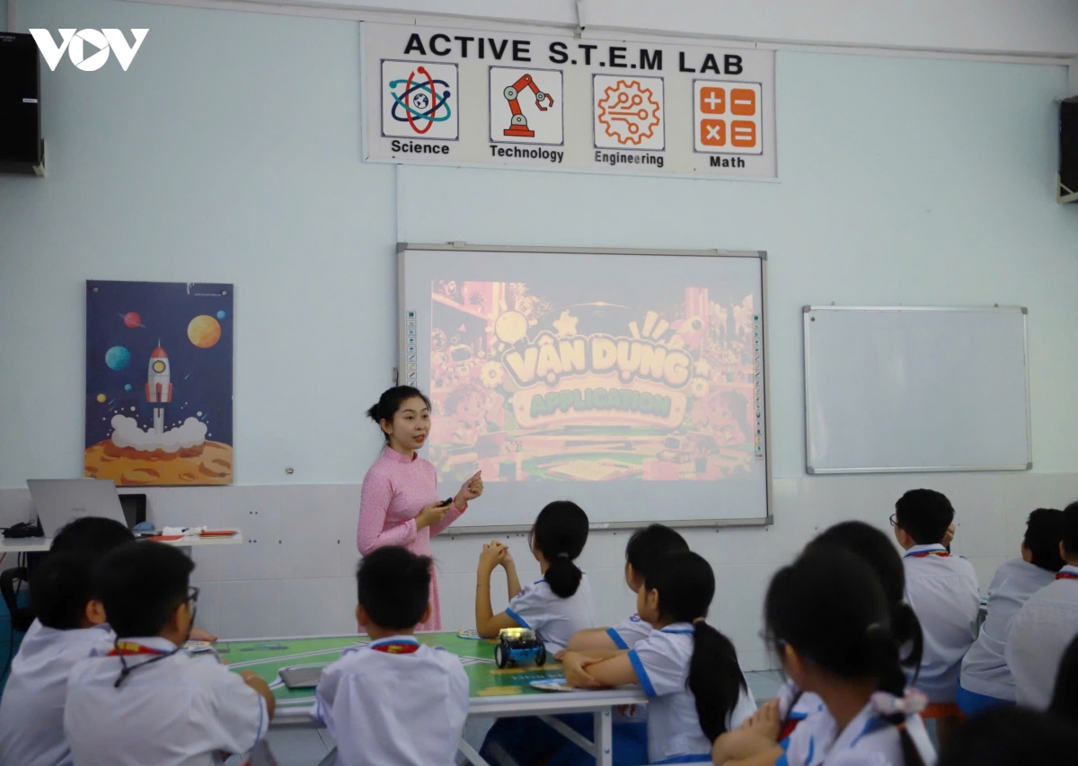 hoc sinh tp.hcm trai nghiem khoa hoc, sang tao qua giao duc stem hinh anh 4