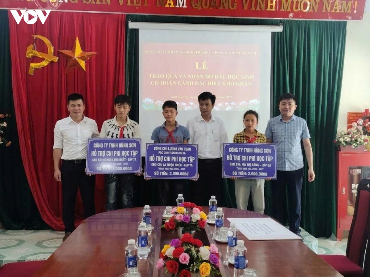 7 hoc sinh co nguy co bo hoc o xuan lac da tro lai truong hinh anh 3
