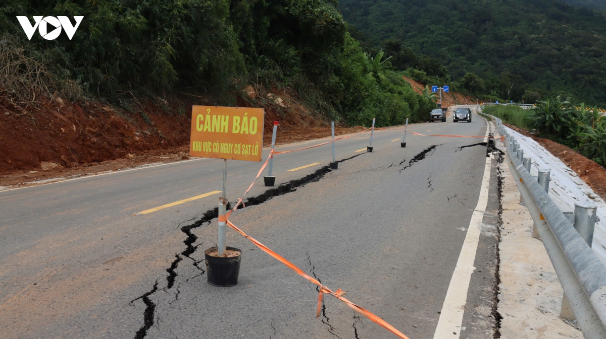 sut lun nghiem trong tren deo Dai ninh, quoc lo 28b hinh anh 2