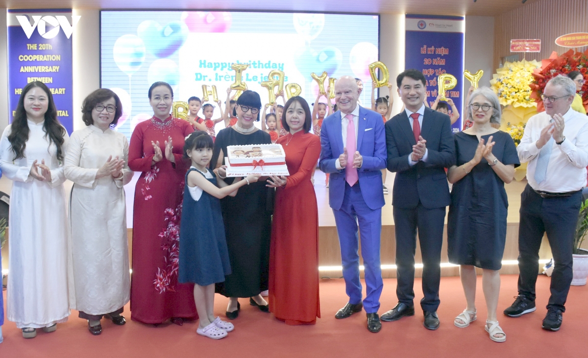 nhan nghia hanh trinh trai tim vi trai tim hinh anh 4