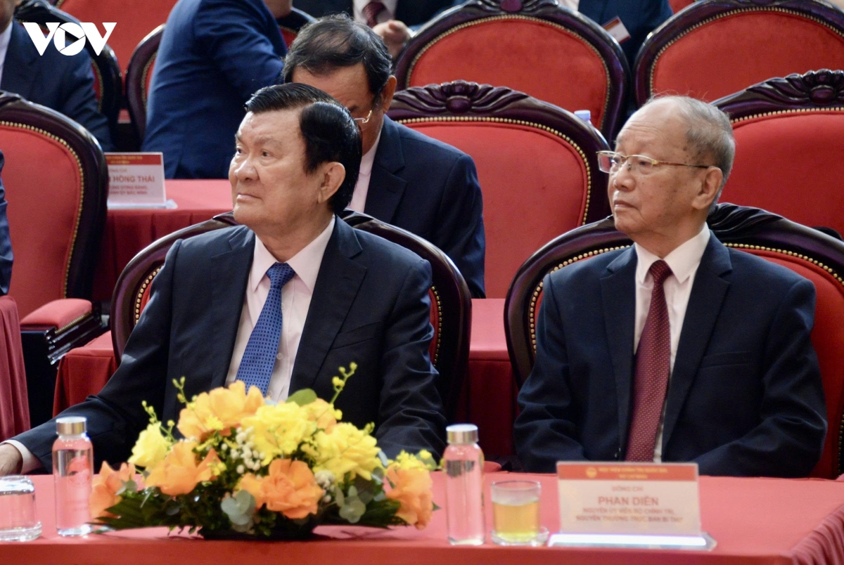 cong tac ly luan giu vai tro nen tang doi voi nang luc lanh dao, cam quyen cua Dang hinh anh 5