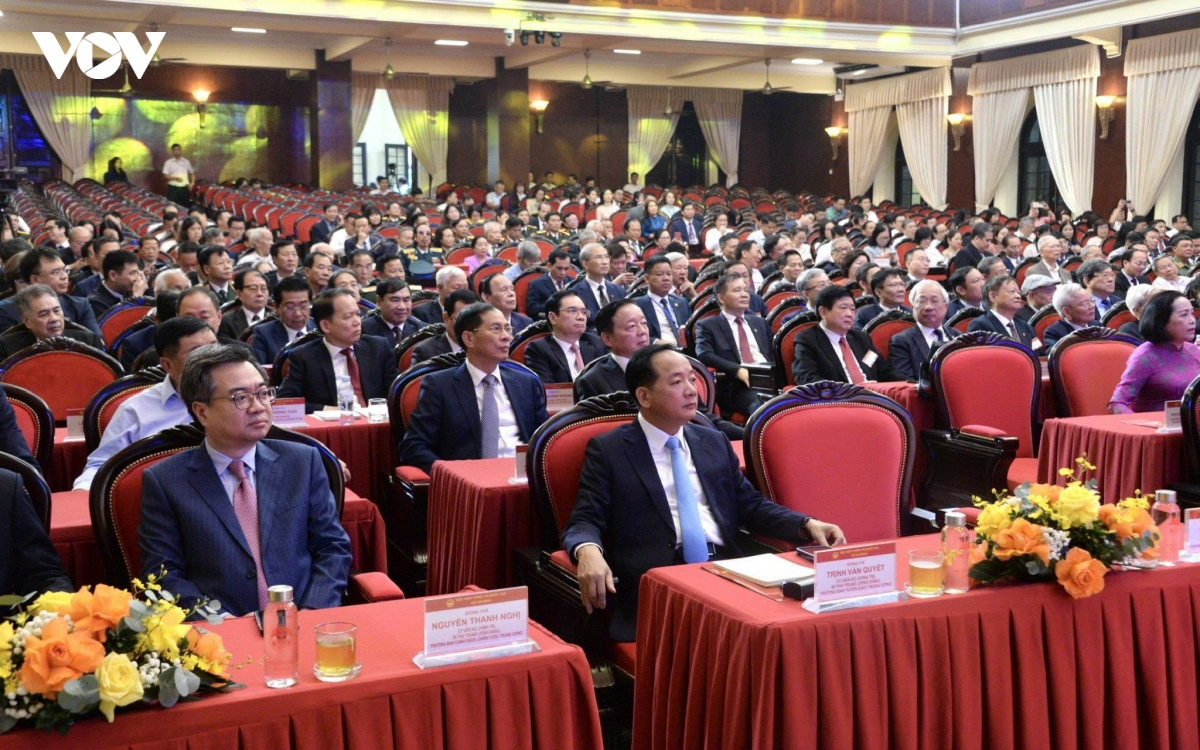 cong tac ly luan giu vai tro nen tang doi voi nang luc lanh dao, cam quyen cua Dang hinh anh 6
