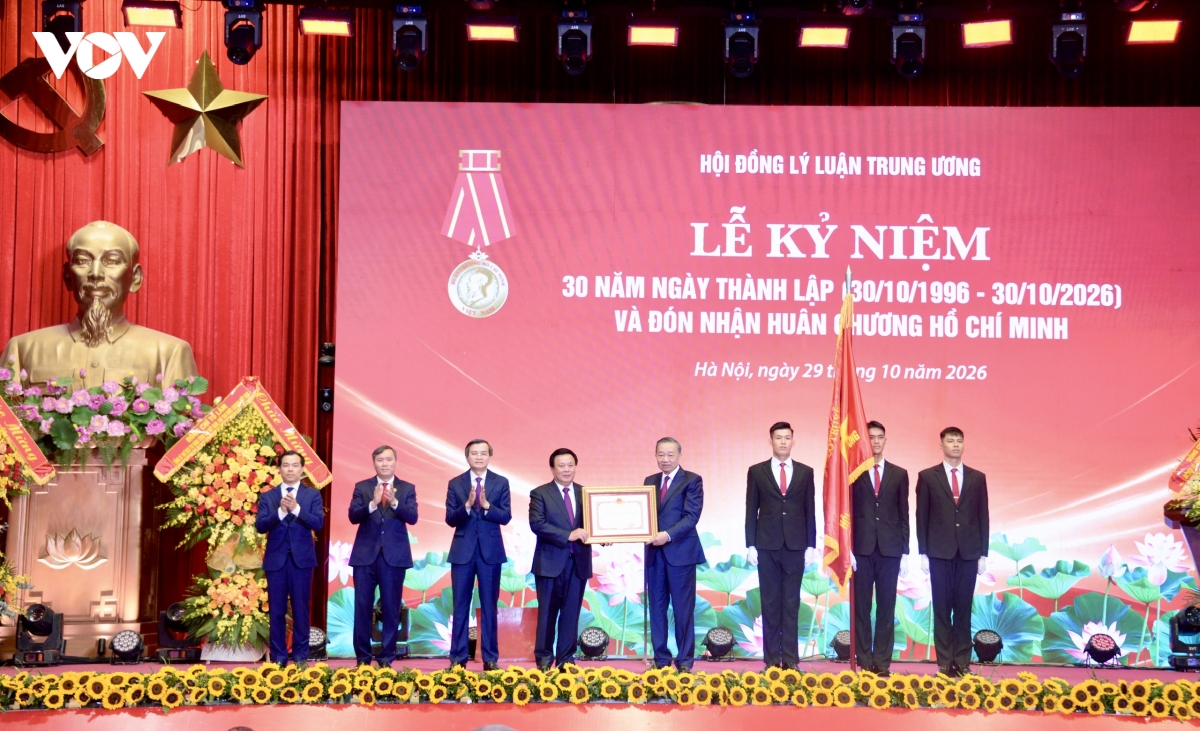 cong tac ly luan giu vai tro nen tang doi voi nang luc lanh dao, cam quyen cua Dang hinh anh 4