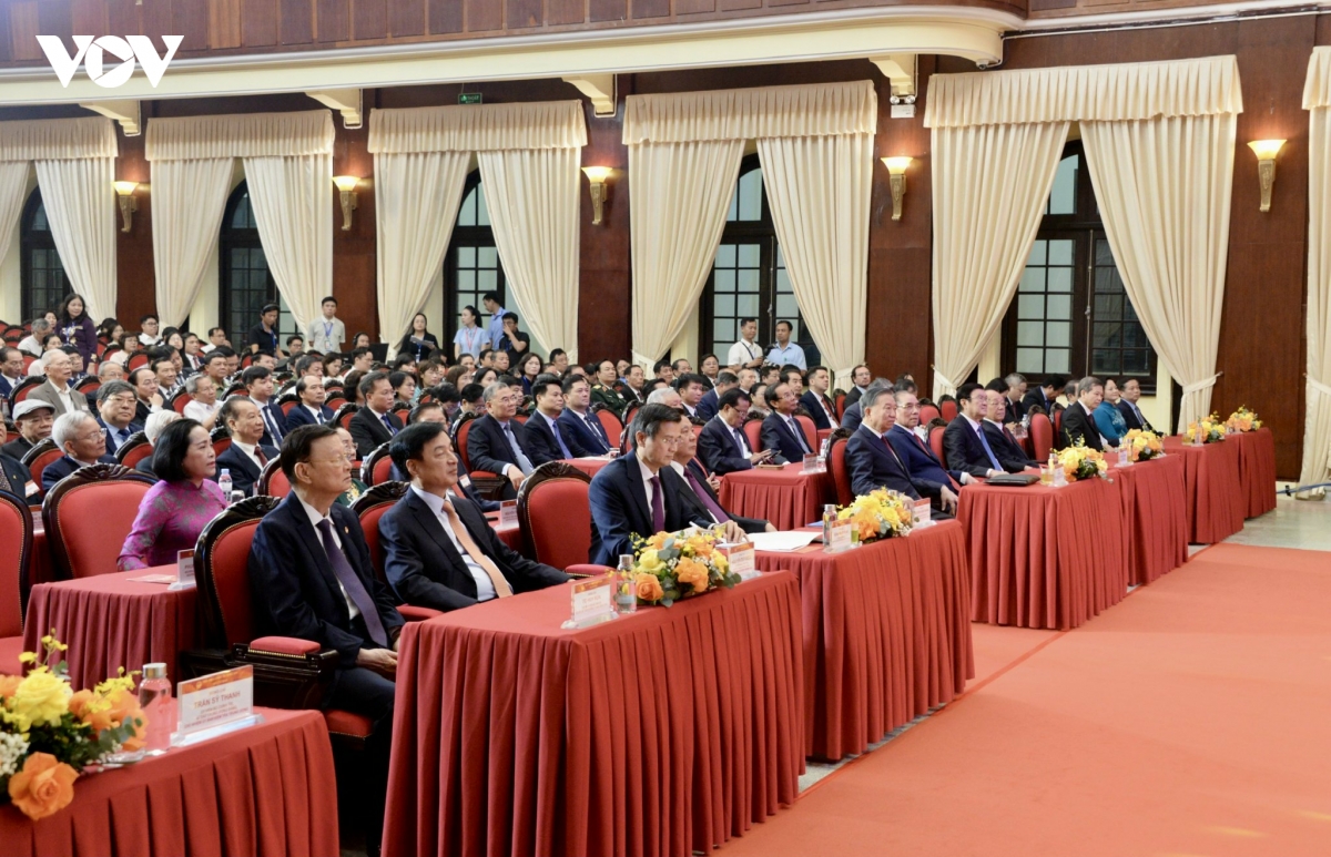 cong tac ly luan giu vai tro nen tang doi voi nang luc lanh dao, cam quyen cua Dang hinh anh 3