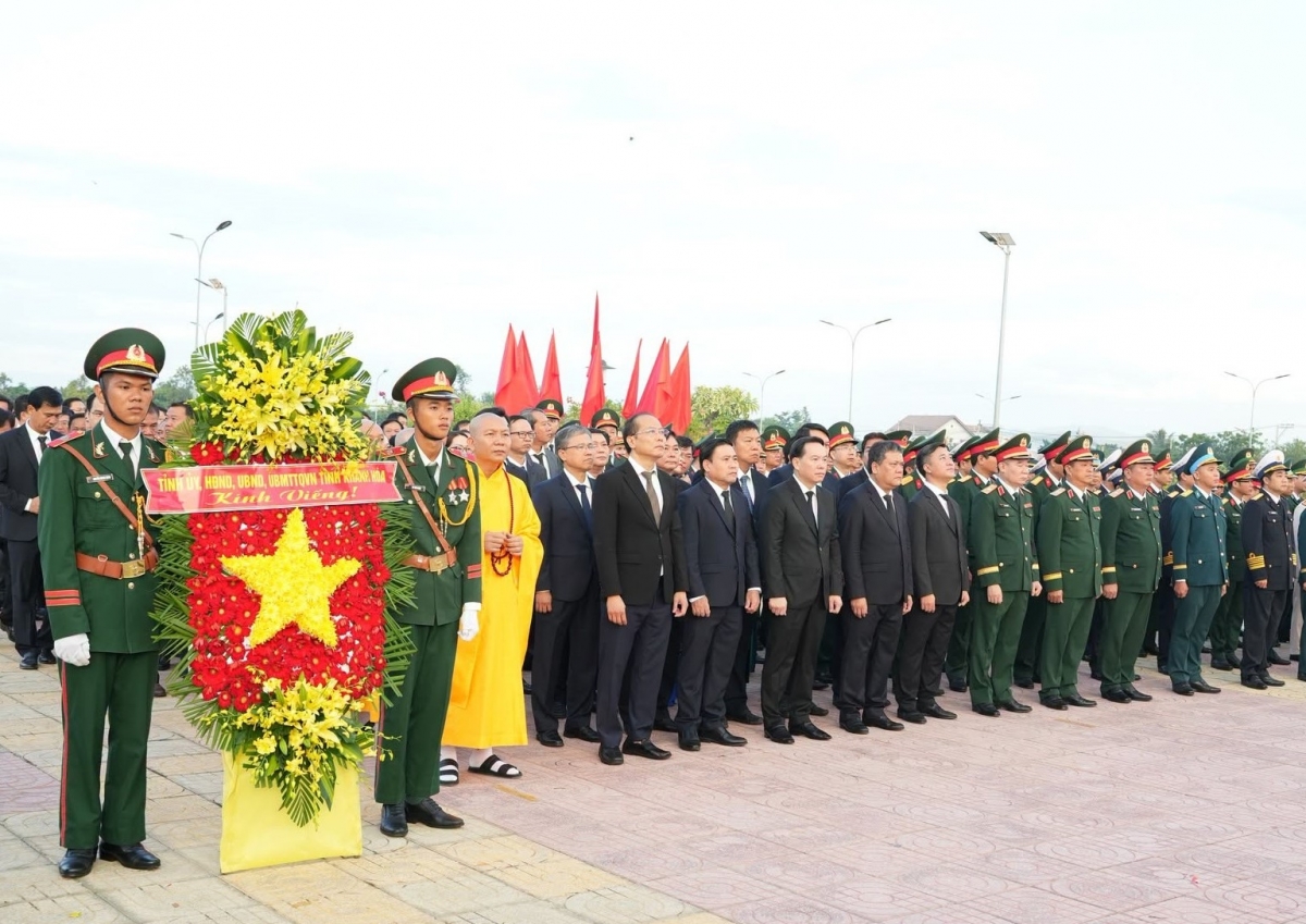 khanh hoa truy dieu, an tang 25 hai cot liet si hinh anh 1