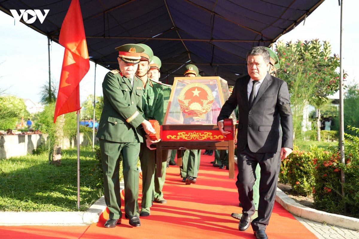khanh hoa truy dieu, an tang 25 hai cot liet si hinh anh 2