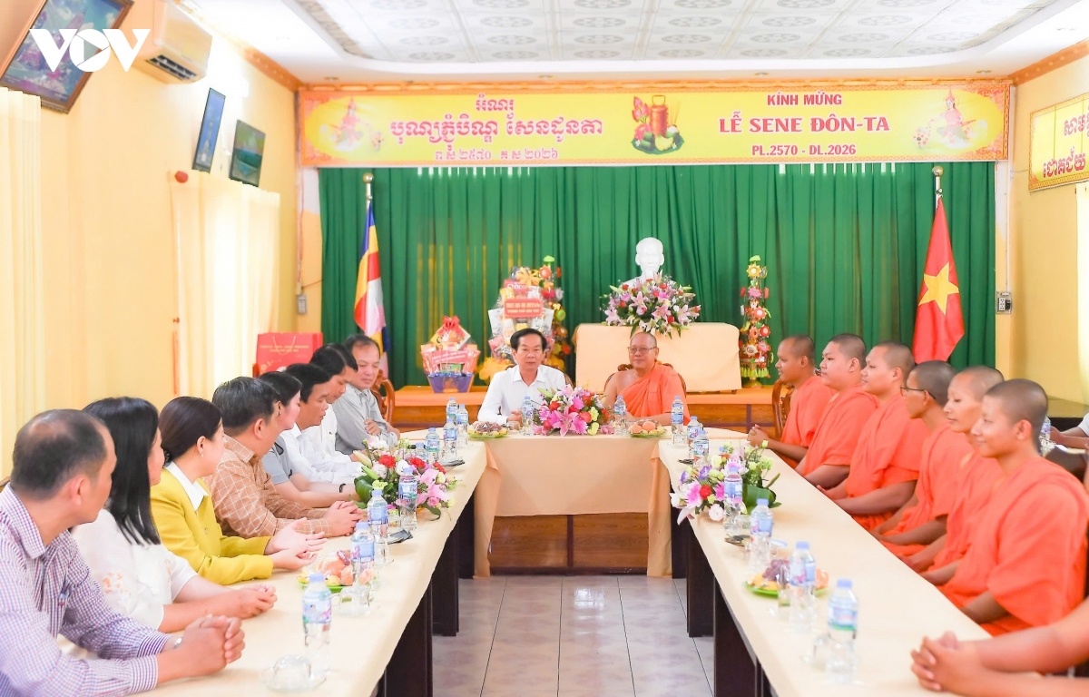 bi thu can tho tham, chuc mung dong bao khmer dip le sene dolta hinh anh 3