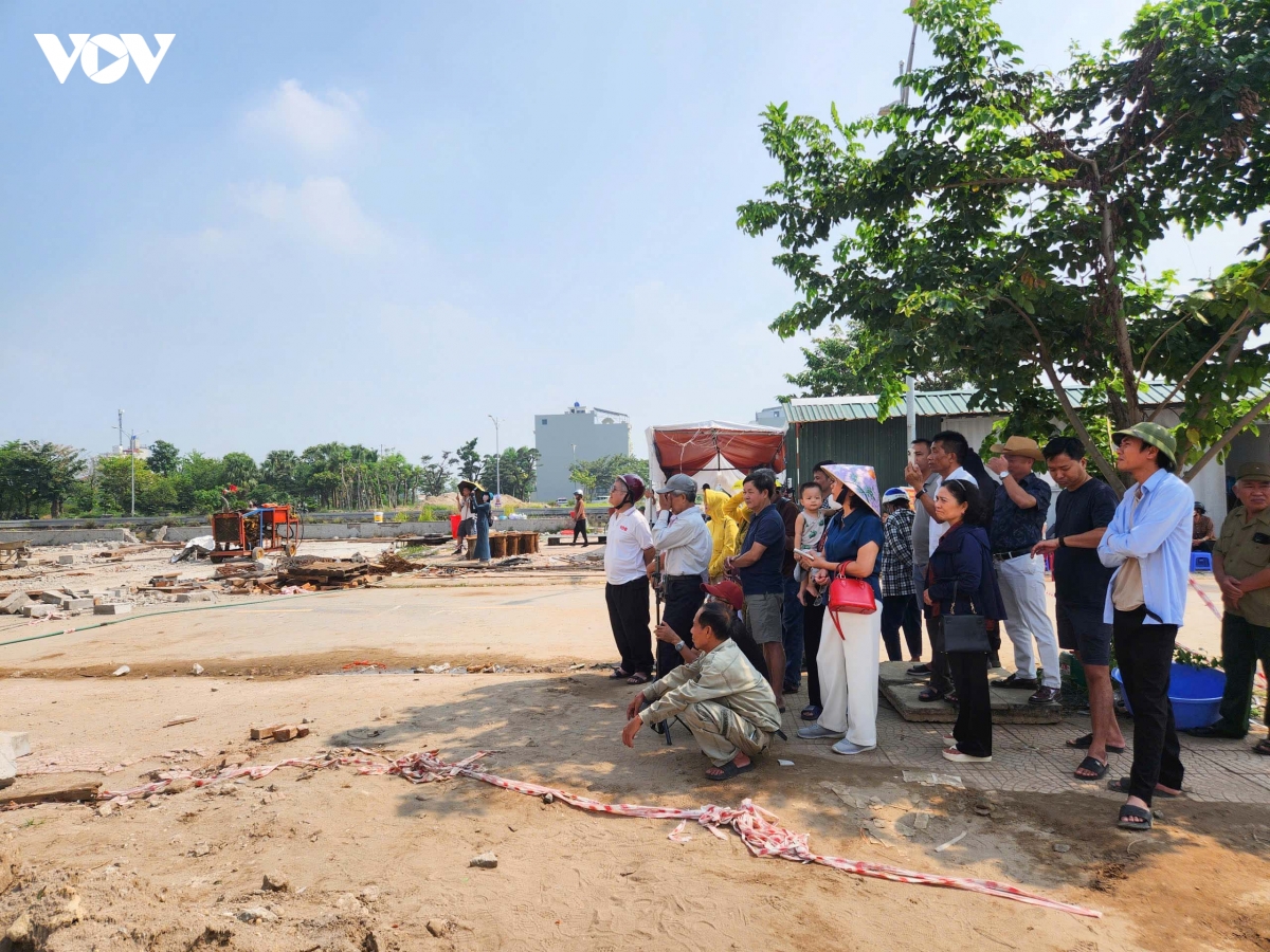 di doi thanh cong biet thu 4 tang de lam duong ket noi san bay gia binh hinh anh 7